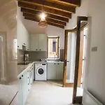 فندق مبيت وإفطار Eftychia's House