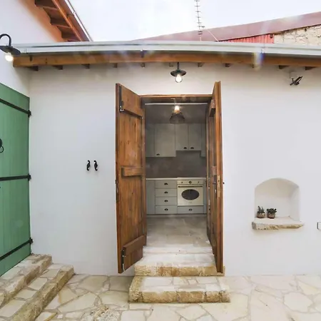 Oda ve Kahvaltı Eftychia's House